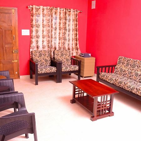 Coorg Girinivas Deluxe Homestay-Wi-Fi มาดิเครี ภายนอก รูปภาพ