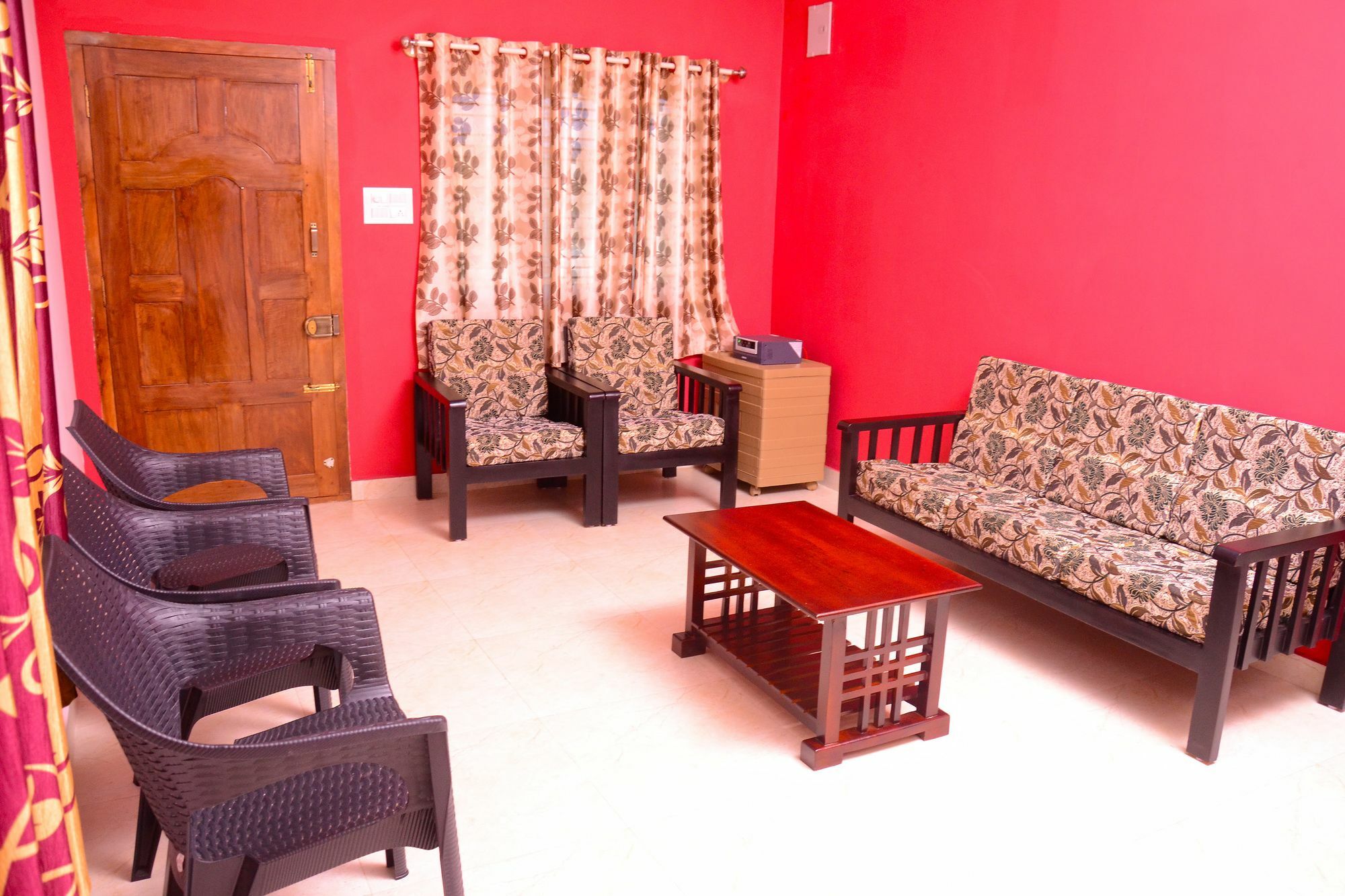 Coorg Girinivas Deluxe Homestay-Wi-Fi มาดิเครี ภายนอก รูปภาพ