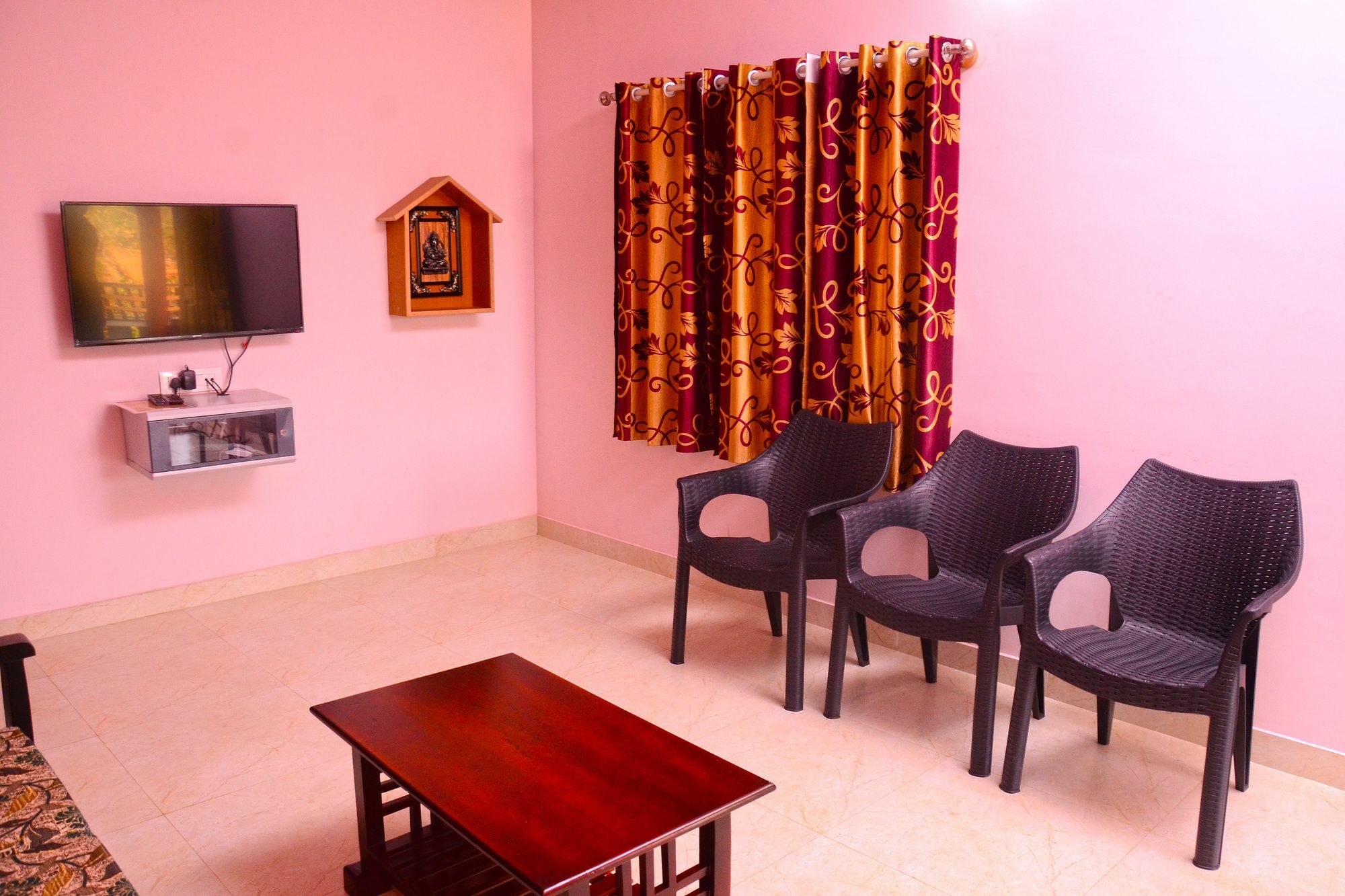 Coorg Girinivas Deluxe Homestay-Wi-Fi มาดิเครี ภายนอก รูปภาพ